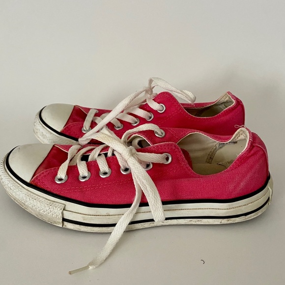 red chucks womens